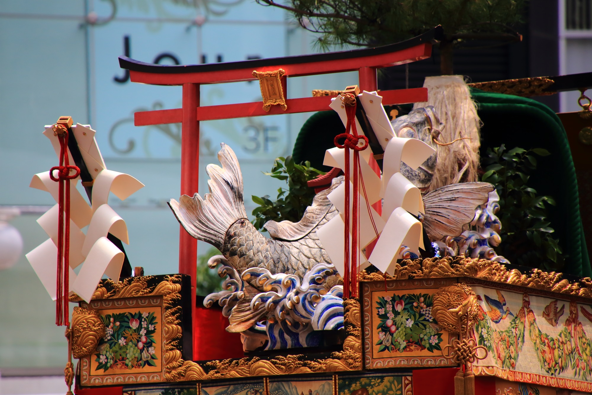 祇園祭後祭の山鉾巡行の鯉山（こいやま）