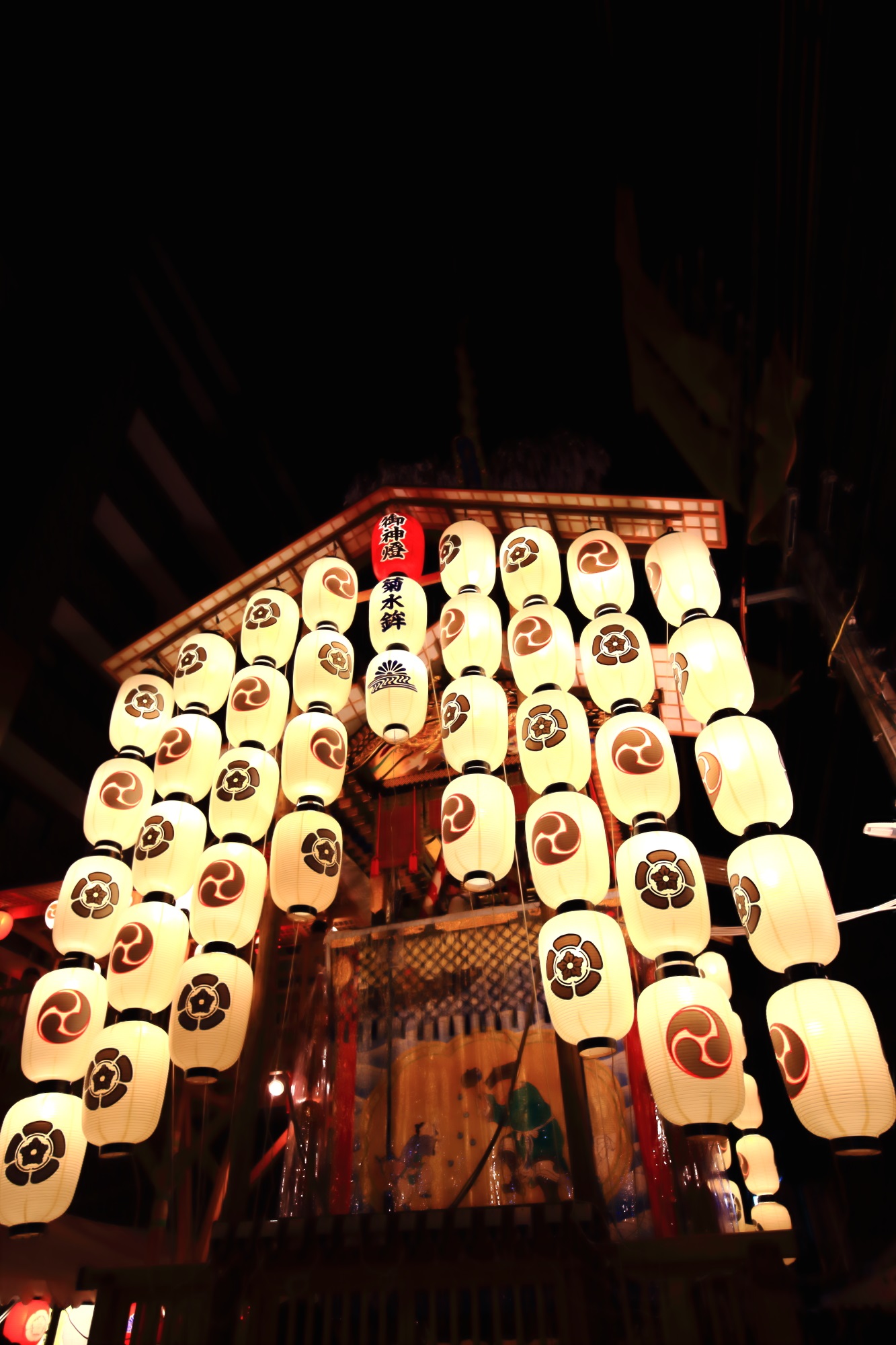 京都三大祭の祇園祭の宵々山の菊水鉾（きくすいほこ）