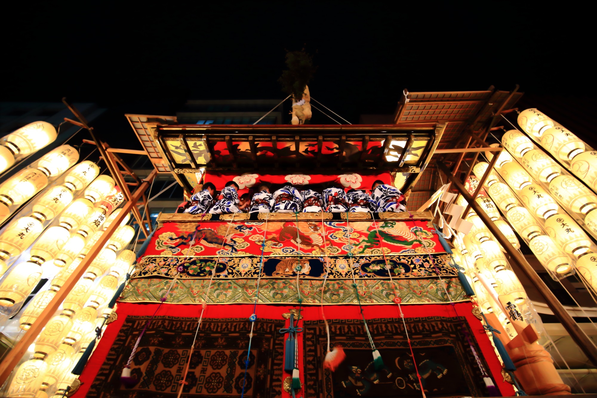 祇園祭 宵山　京都三大祭　祇園囃子と夜を灯す駒形提灯