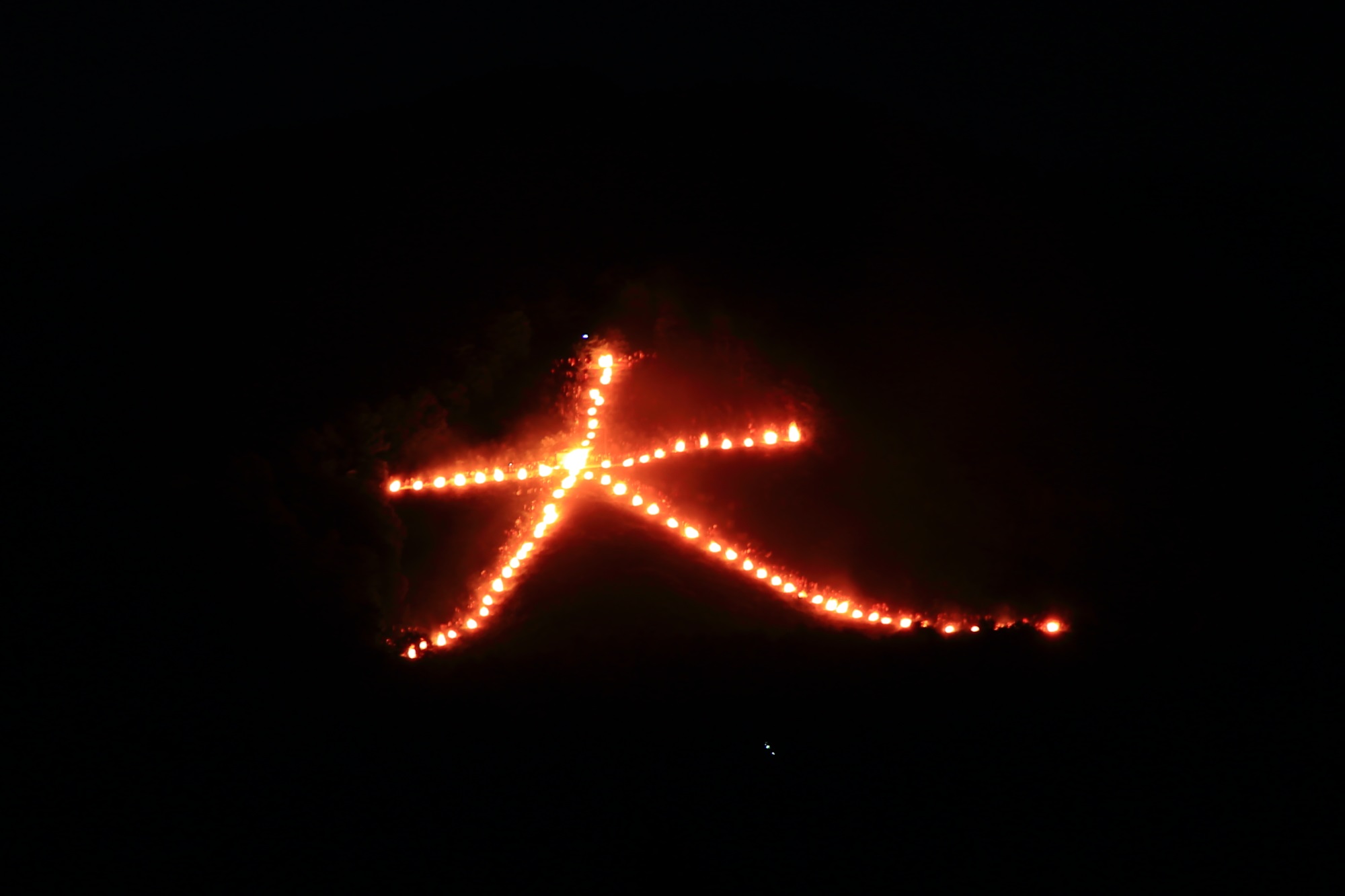 五山送り火の東山如意ケ嶽の大文字 2015年8月16日