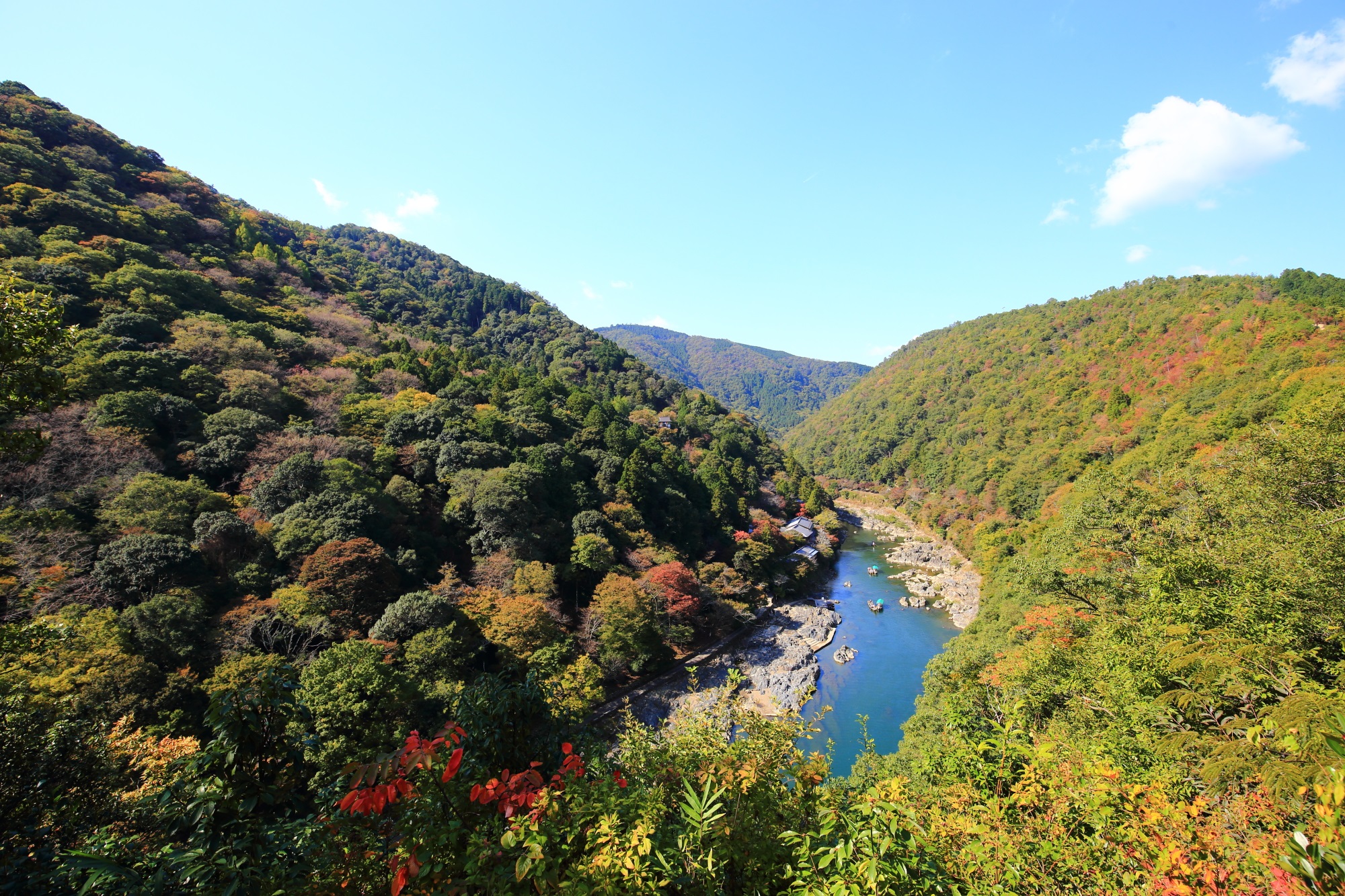 嵐山公園 亀岡地区の展望台から望む絶景の保津川と嵐山