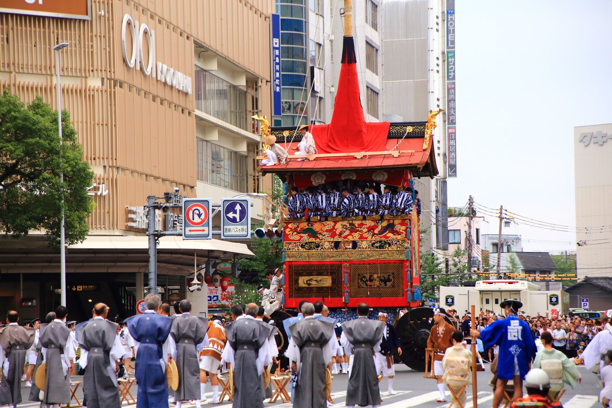 祇園祭の山鉾巡行の人気の長刀鉾