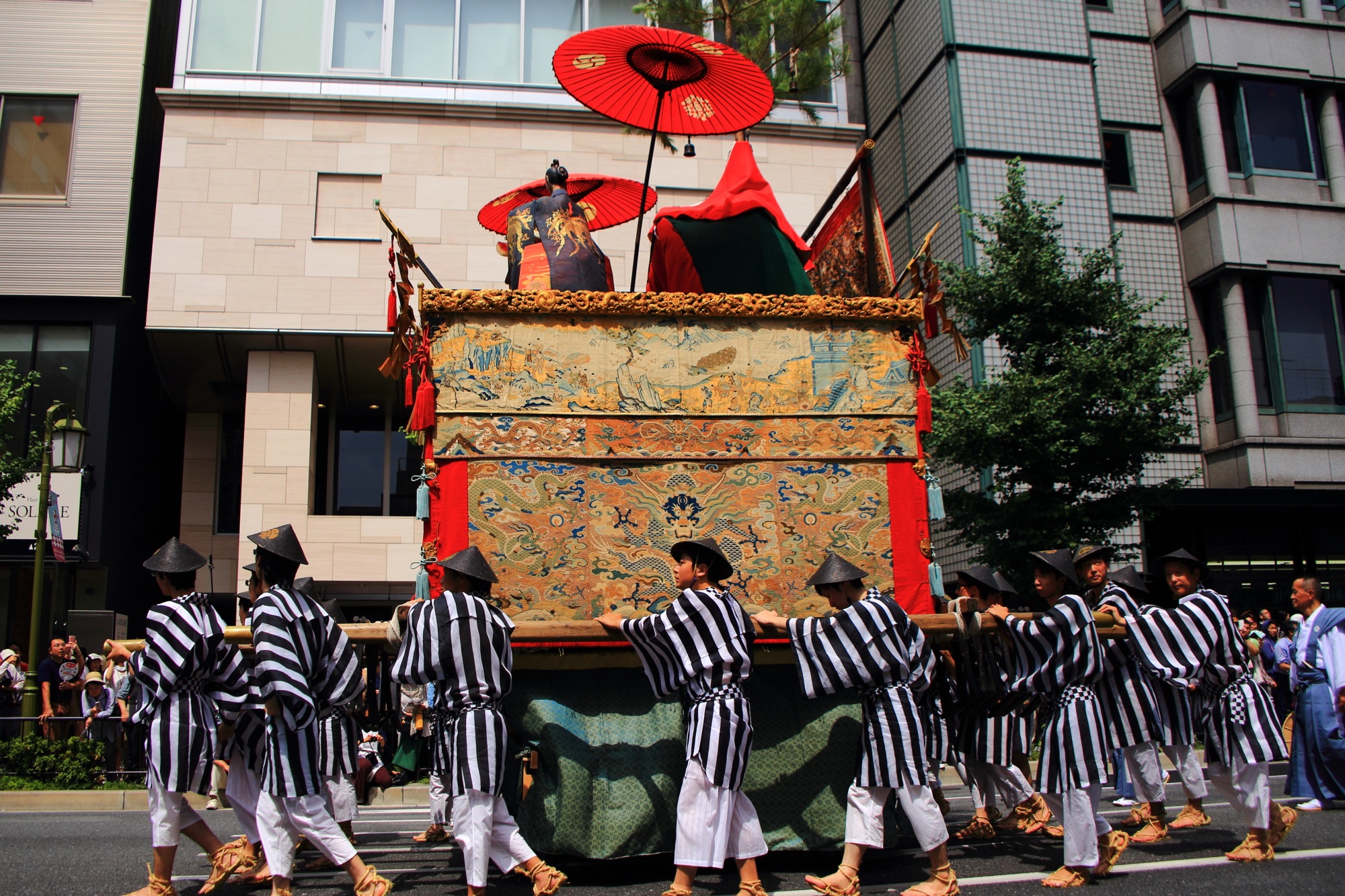 夏の風物詩の祇園祭後祭の山鉾巡行の役行者山