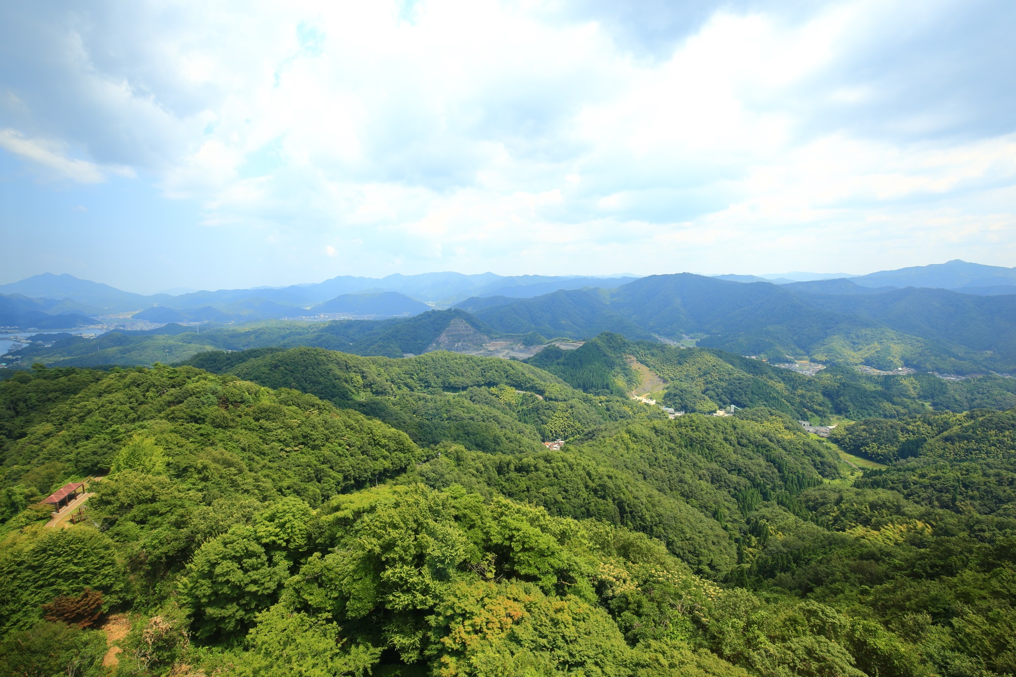 舞鶴の五老スカイタワーから眺めた山々の景色
