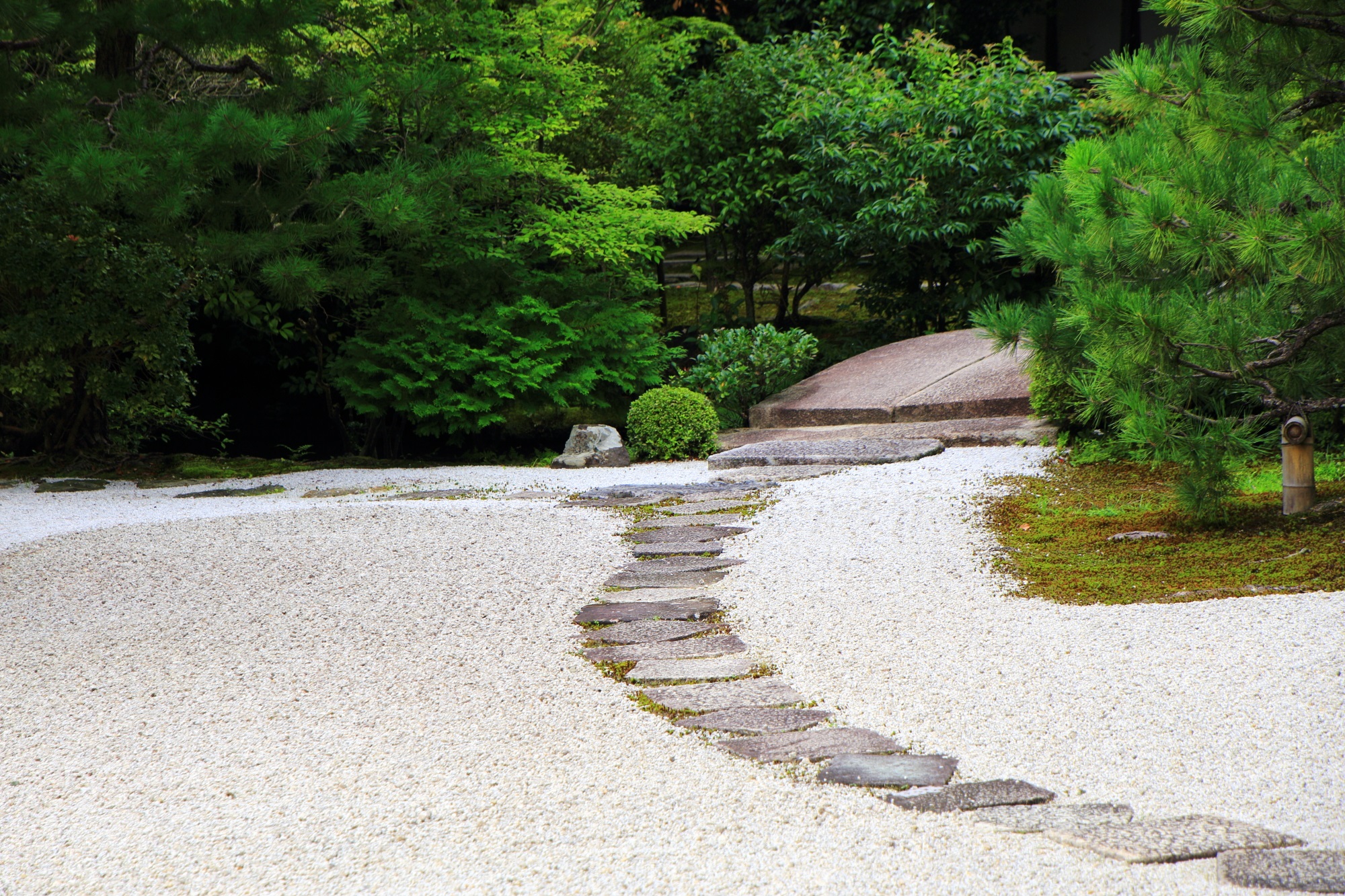 南禅寺塔頭の金地院の綺麗な鶴亀の庭園