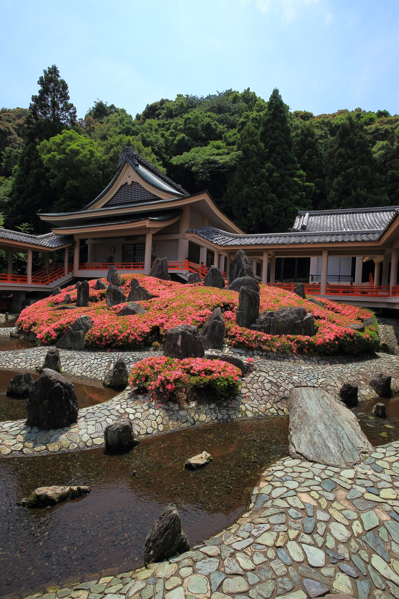 高画質 写真 松尾大社 サツキ 曲水の庭
