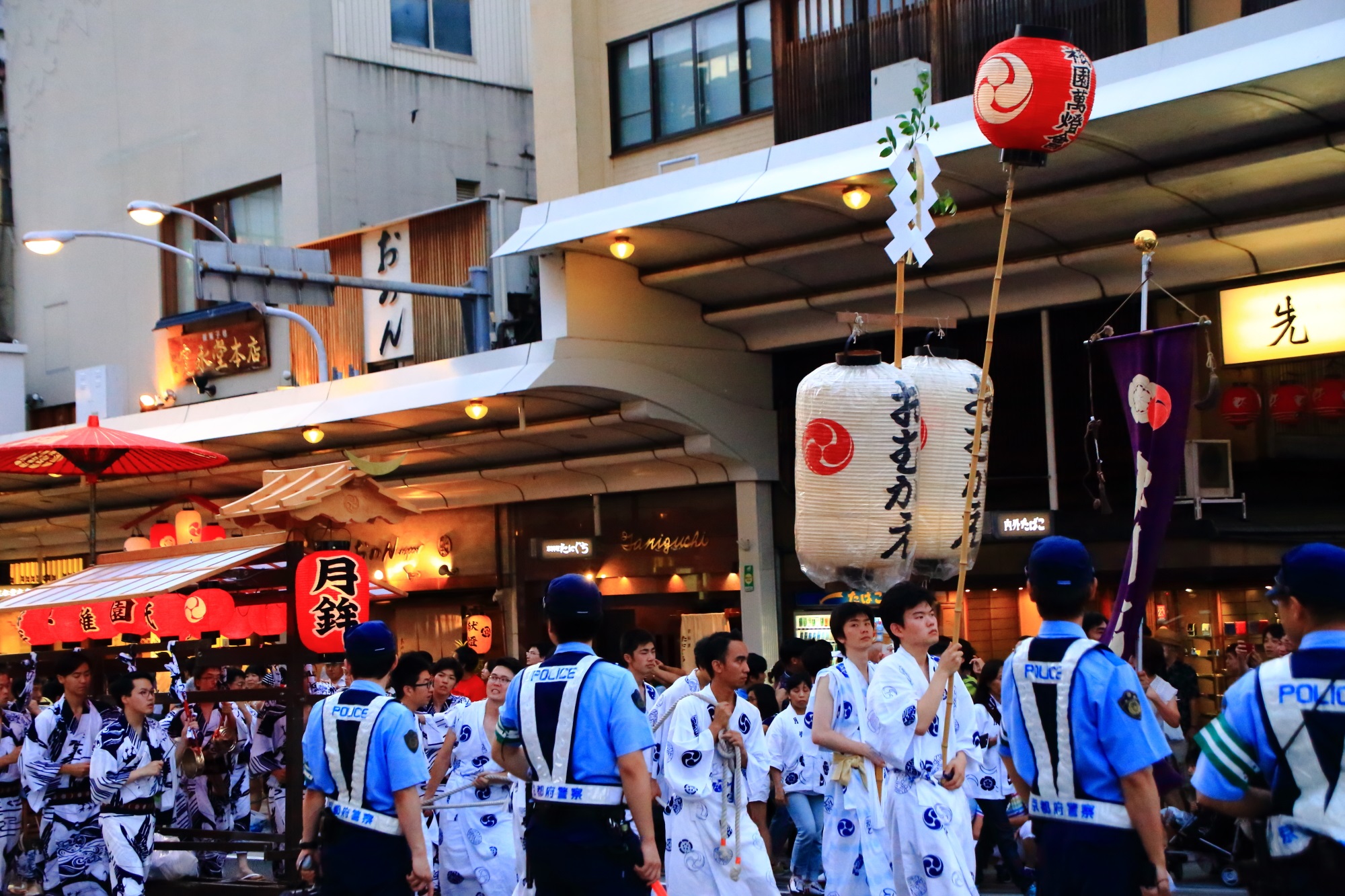 京都祇園祭のお迎提灯