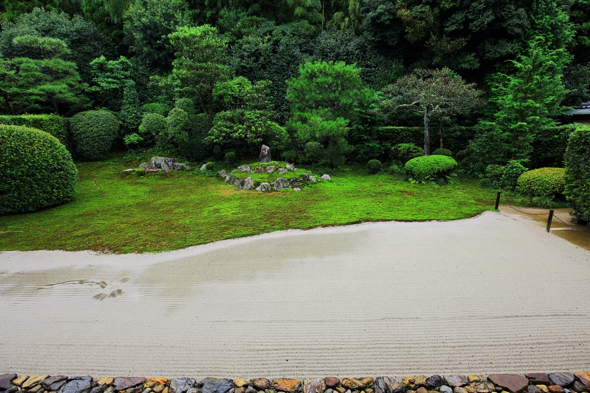 Tsuru-Kame-no-niwa Garden of Funda-in Temple in Kyoto