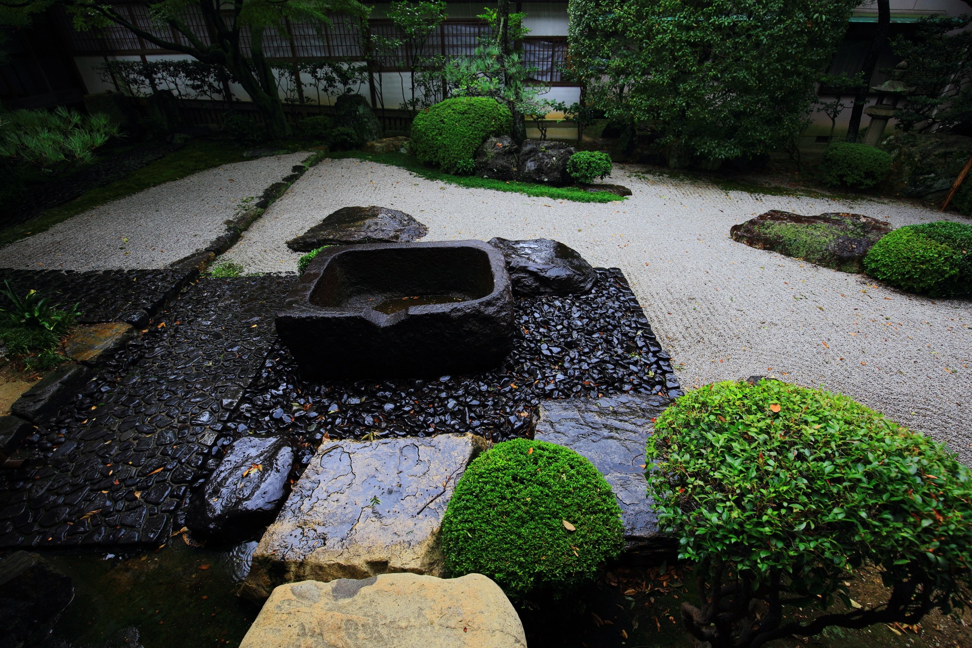 小堀遠州ゆかりの御香宮神社の枯山水庭園