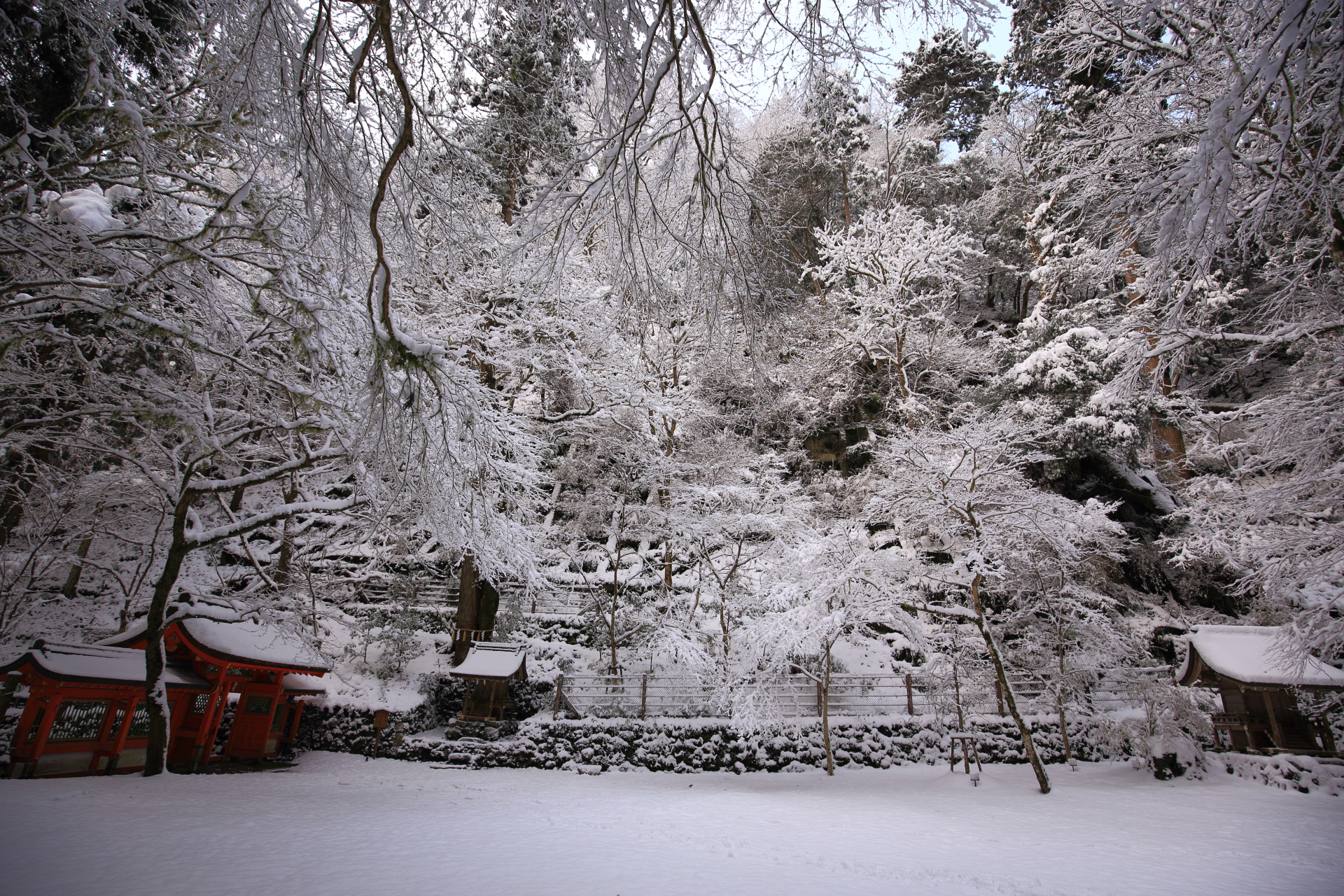 貴船神社の奥宮入口付近の雪景色