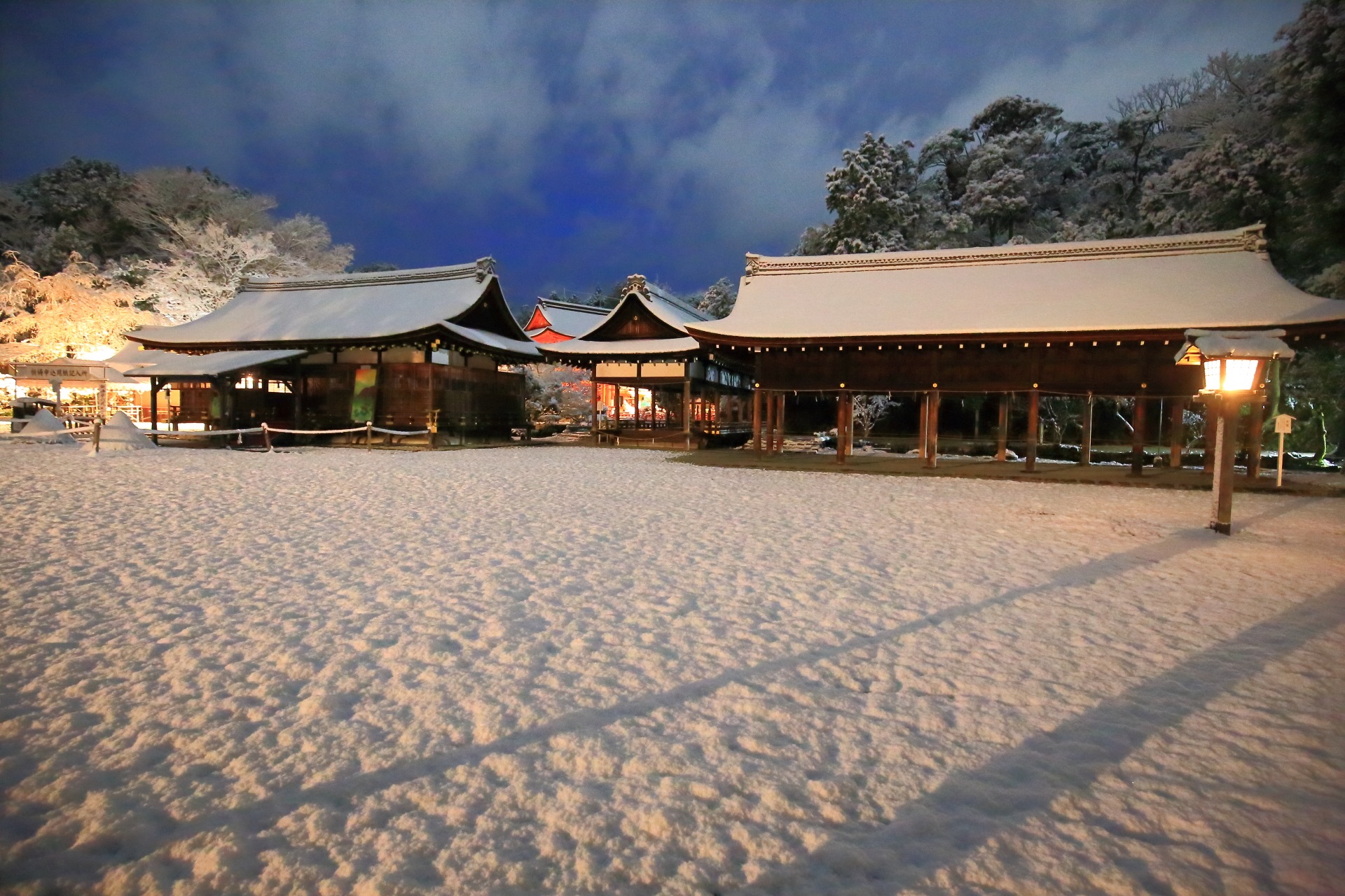 冬の上賀茂神社の圧巻の雪景色